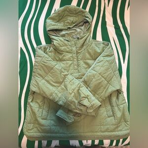 Hooded puffy jacket